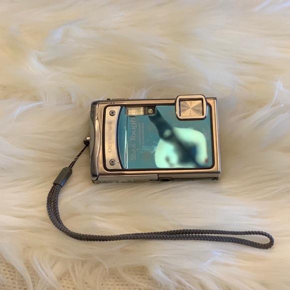 OLYMPUS 12 Megapixel Digital Camera - Picture 4 of 6